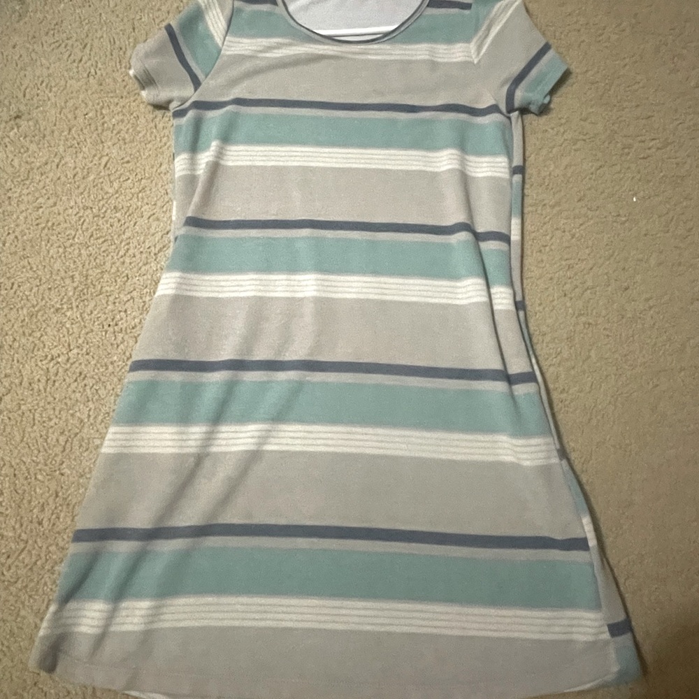 Size small terry cloth feel dress w/ pockets Worn for casual beach wedding